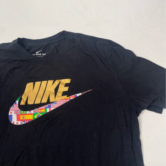 Nike global graphic T-shirt - Picture 2 of 3